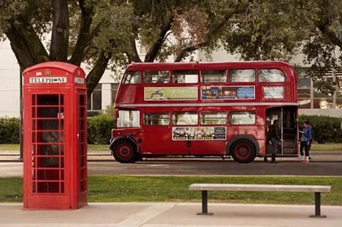 Double Decker Bus l Davinci Apartments 