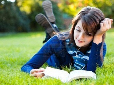 Girl reading in Park l Davinci Apartments 