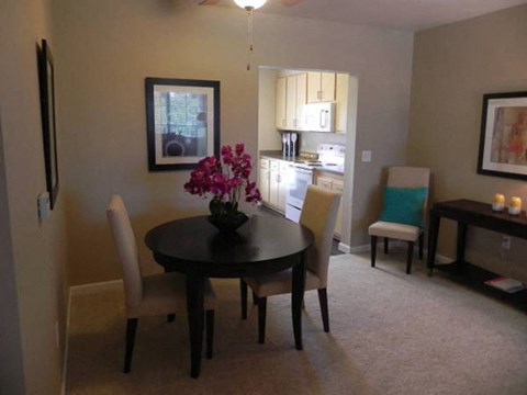 Dining Area l Davinci Apartments 