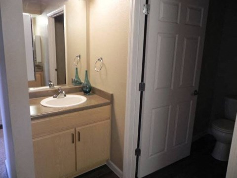 Bathroom l Davinci Apartments 