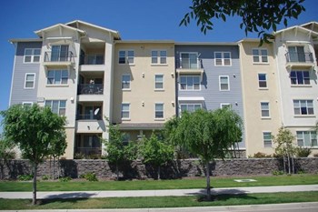 Exterior Building l Apartments in Dublin CA l Dublin Ranch Senior Apartments