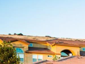 Apartments in El Dorado Hills, CA l Lesarra Apartments l Pool and lounge chairs