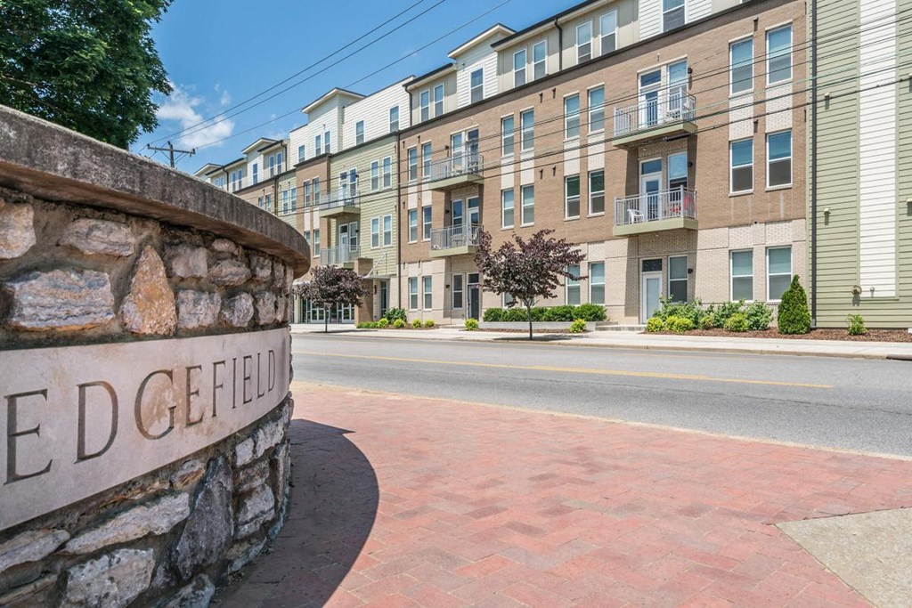 a view of a street with an apartment building on the side of it