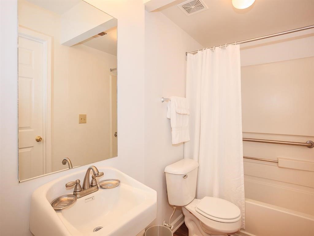 Rutherford Woodlands Apartments, 1310 North Rutherford Blvd