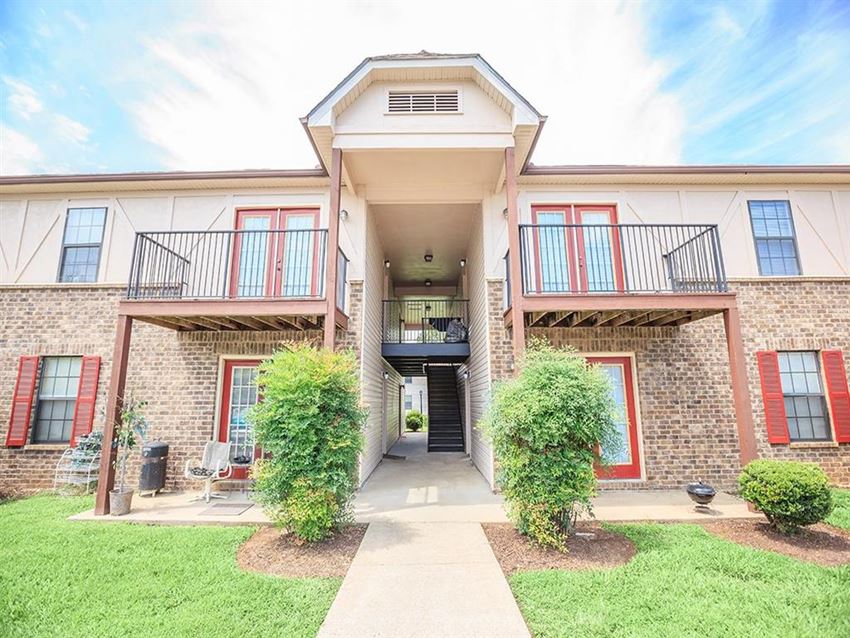 Rutherford Woodlands Apartments, 1310 North Rutherford Blvd