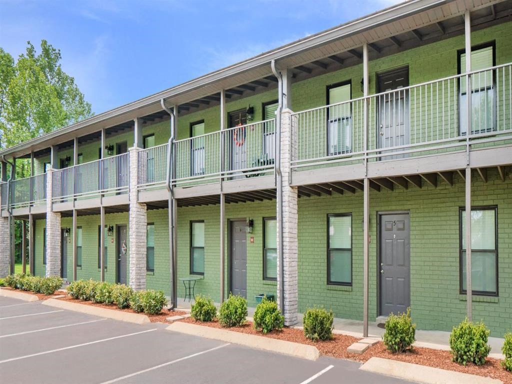 the building where the motel is located