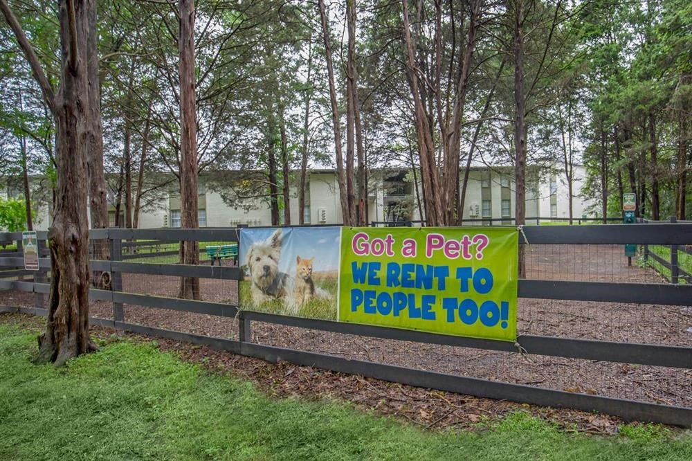 a sign on a fence that says got a pet we want to people too
