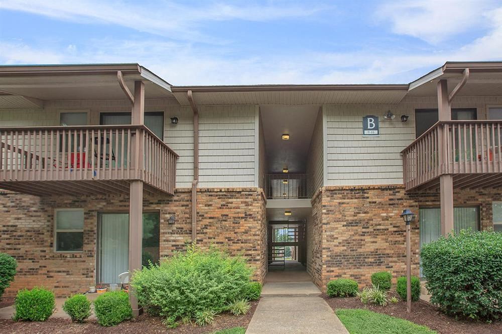 a building with two balconies and a sidewalk