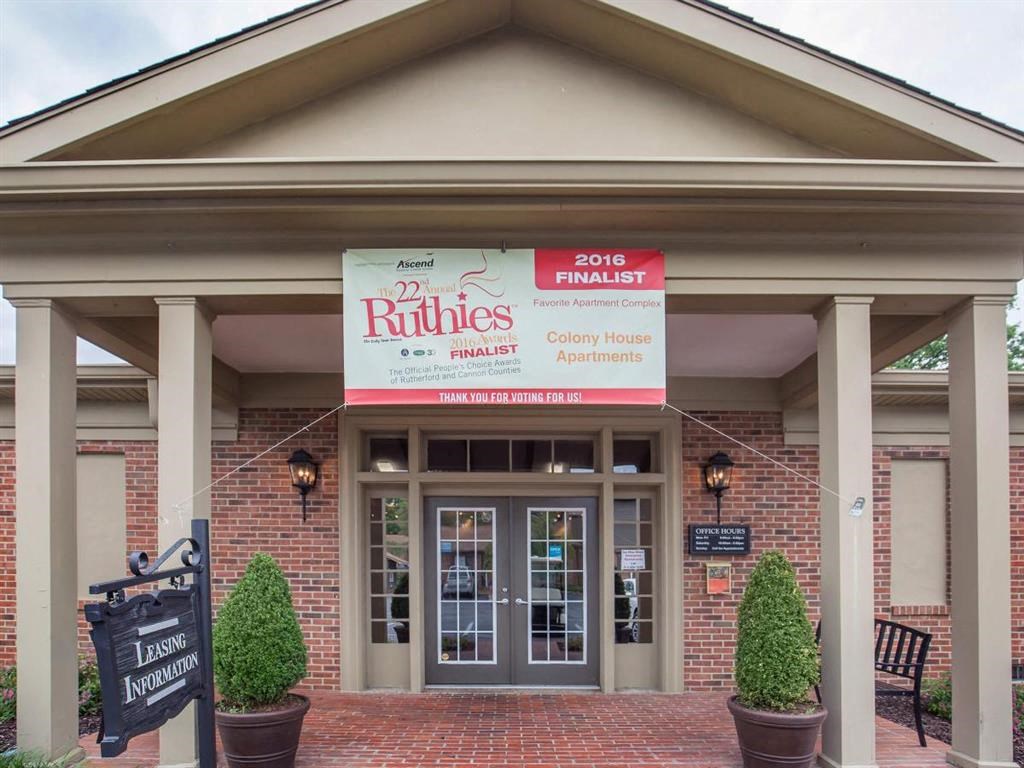 the front of a building with a sign that reads rutherfords restaurant and market
