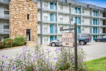 831 Glastonbury Road 1-2 Beds Apartment for Rent - Photo Gallery 6