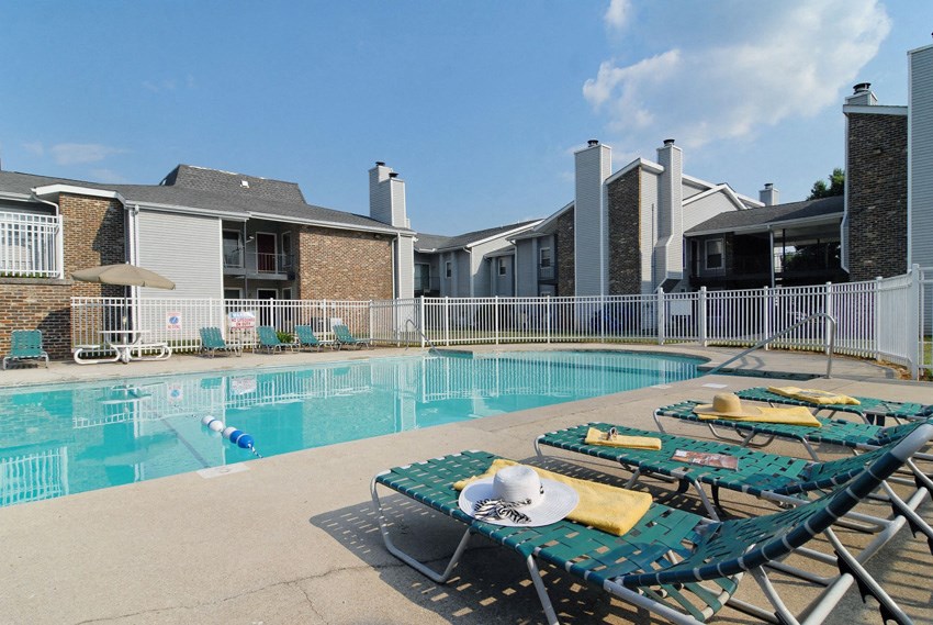 our apartments offer a swimming pool with lounge chairs