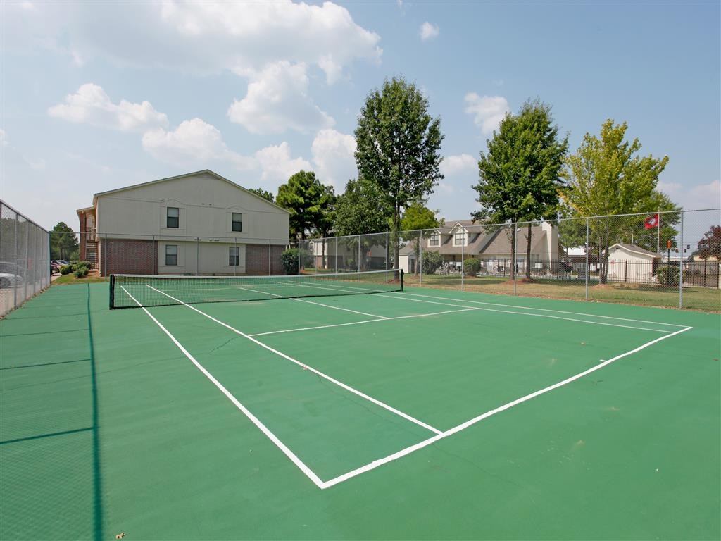the tennis court at the preserve apartments