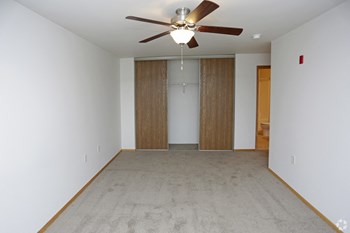 3530 S 15th St 1-2 Beds Apartment for Rent - Photo Gallery 3