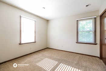 4005 NW 73rd St 4 Beds House for Rent - Photo Gallery 13