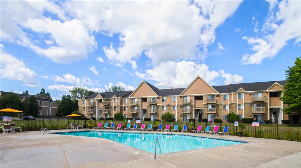 Pool and Lounge Area