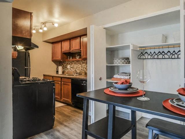 Dining & Kitchen Area