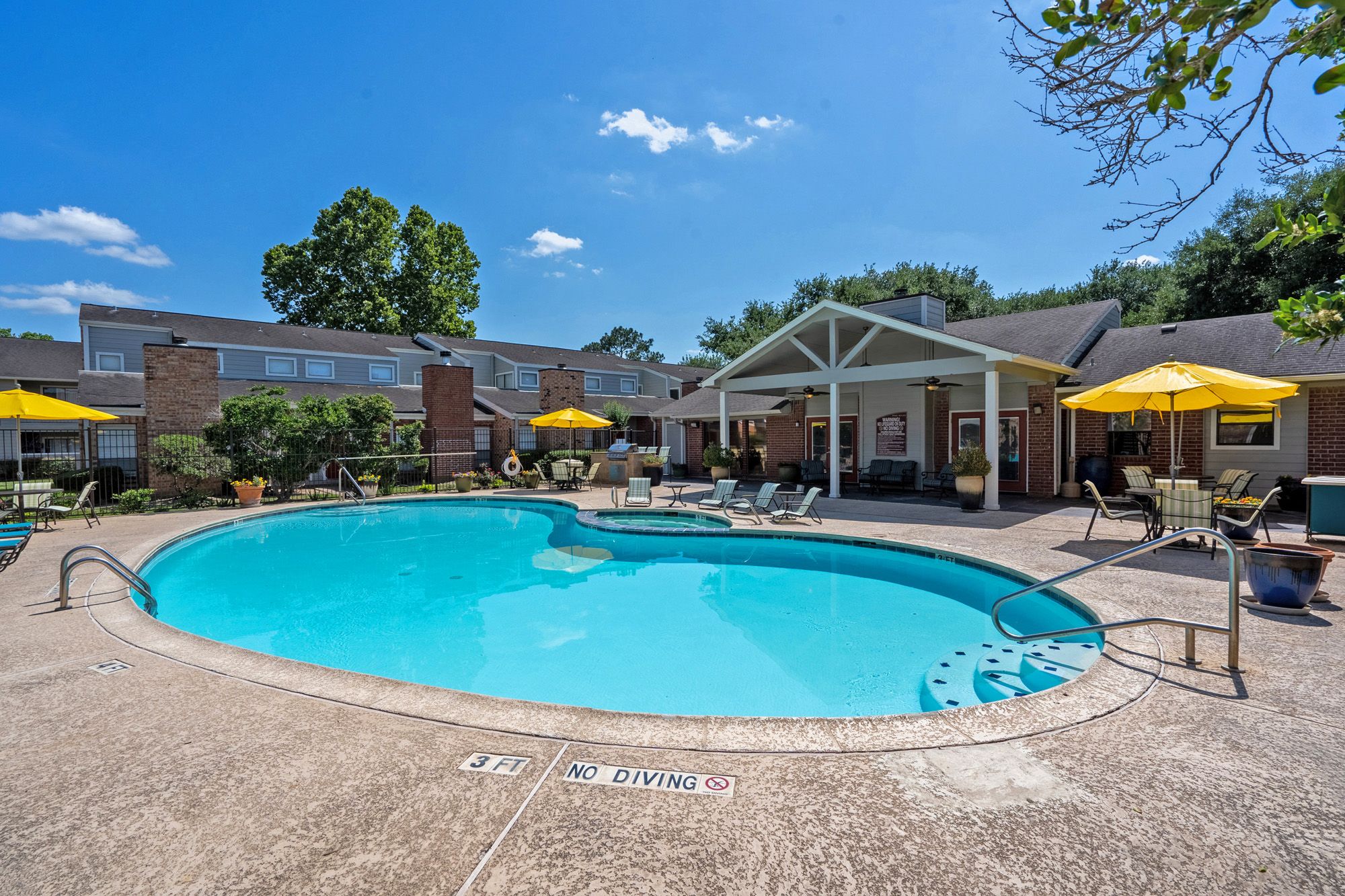 Pool, Spa, Clubhouse, Pool Deck, Patio, Chairs, Picnic
