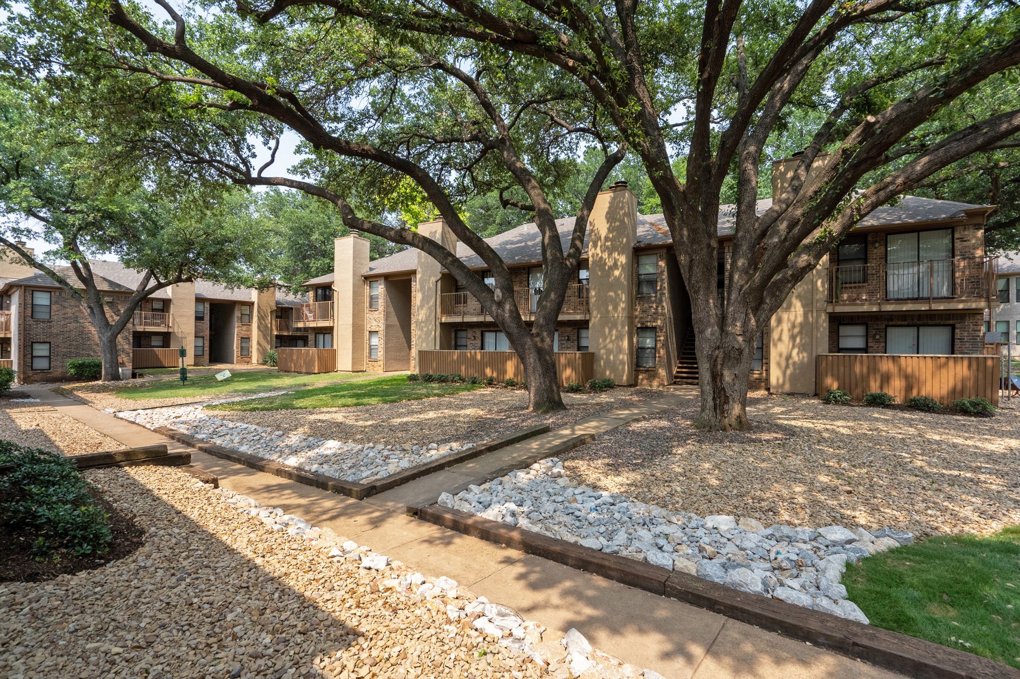 Exterior, Patio, Balcony, Courtyard, Landscaping