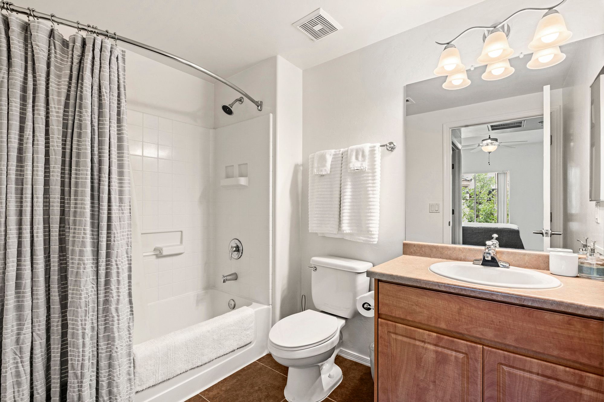 Bathroom, Sink, Tub, Bathtub, Mirror