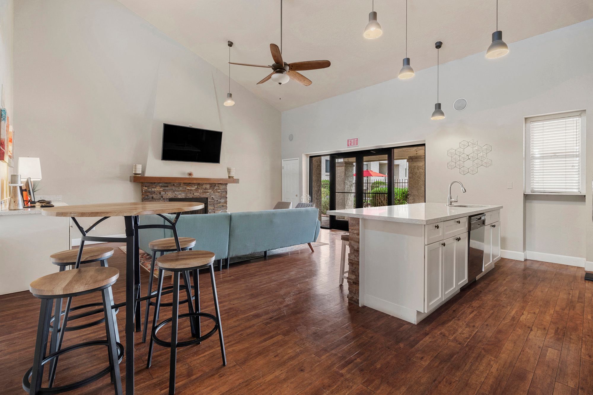 Interior, Clubhouse, Kitchen, Leasing, Office, Business Center, WiFi