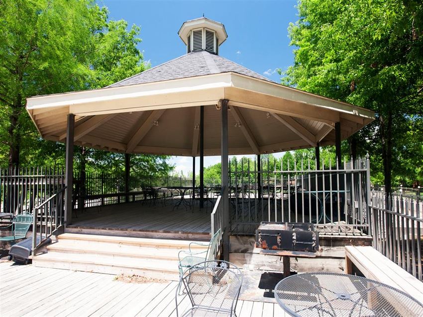 The Greens At Lakeside Village Apartments, 200 Village Lake Drive