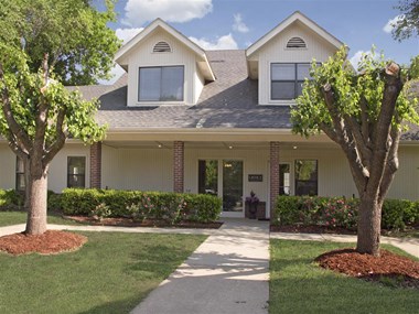 2090 N. Chestnut 1-2 Beds Apartment for Rent