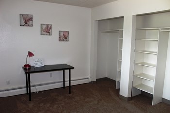 875 21st Ave SE 2-3 Beds Apartment for Rent - Photo Gallery 6