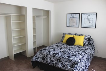 875 21st Ave SE 2-3 Beds Apartment for Rent - Photo Gallery 4
