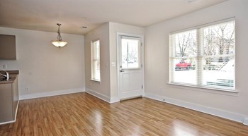 514 E 35th Street 1-2 Beds Apartment for Rent - Photo Gallery 6