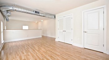 514 E 35th Street 1-2 Beds Apartment for Rent - Photo Gallery 5