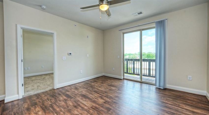 1114 Clement Ave 1-2 Beds Apartment for Rent - Photo Gallery