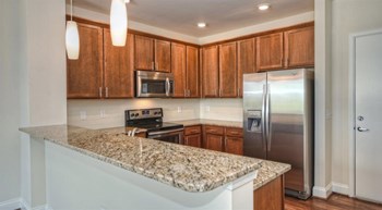 1114 Clement Ave 1-2 Beds Apartment for Rent - Photo Gallery 2