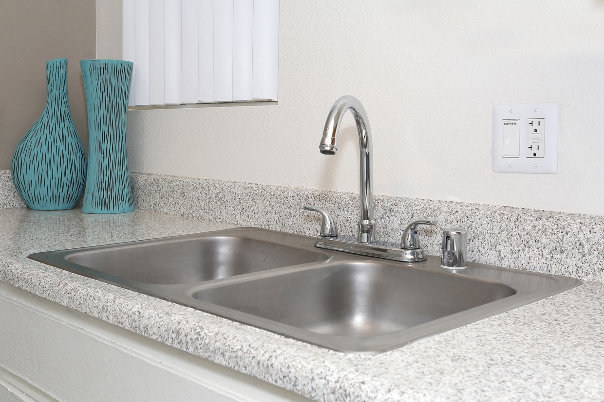 Double sink area in the kitchen