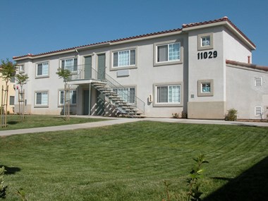 11085 Woodside Avenue 2-3 Beds Apartment for Rent - Photo Gallery 1