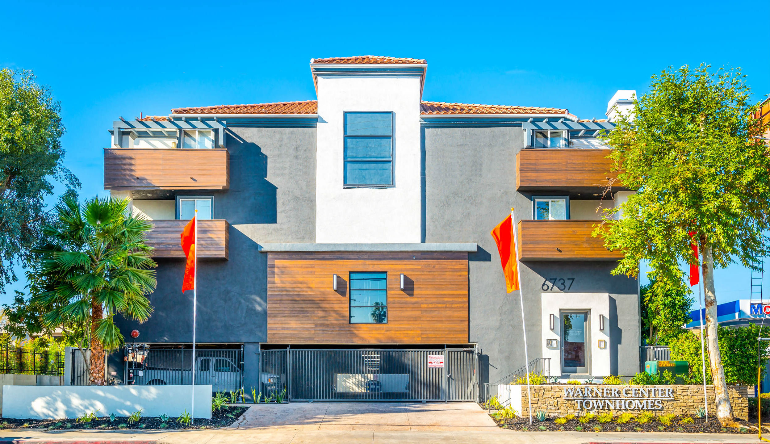 Warner Center Townhomes Apartments in Warner Center, CA