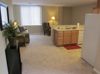 826 Taylor Parkway Sheboygan 1-2 Beds Apartment for Rent - Photo Gallery 2