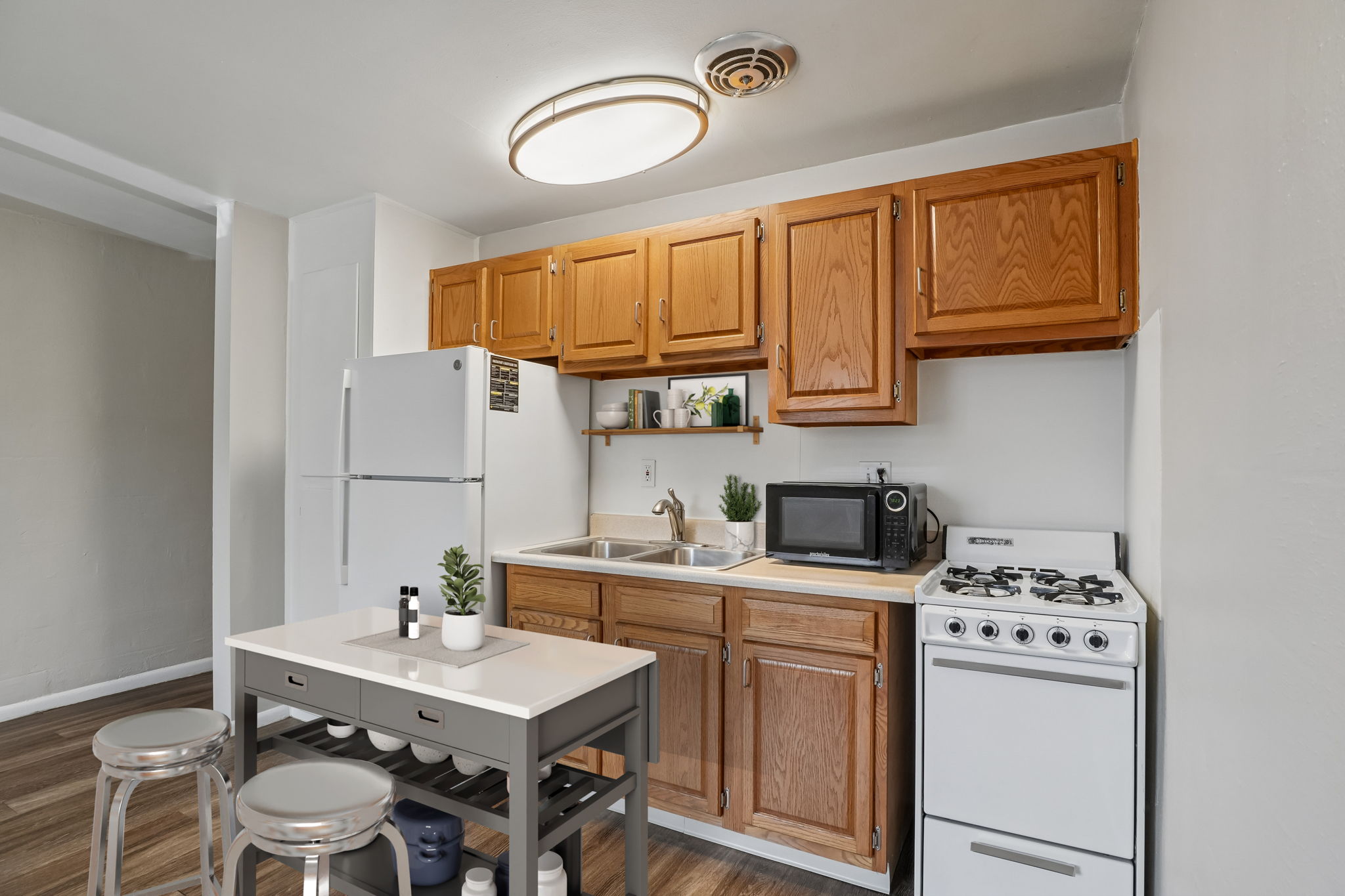 601 & 621 S Lincoln Street Studio-1 Apartment for Rent