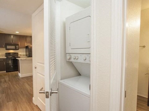 washer and dryer l Eclipse 96 Apartments in Fair Oaks CA