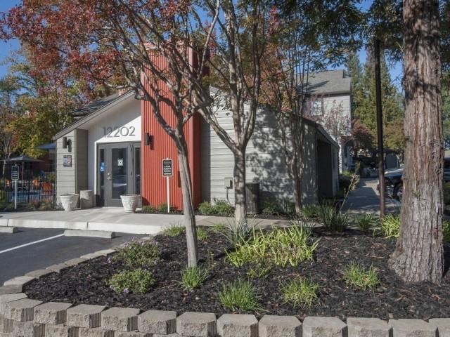 Exterior building parking l Eclipse 96 Apartments in Fair Oaks CA