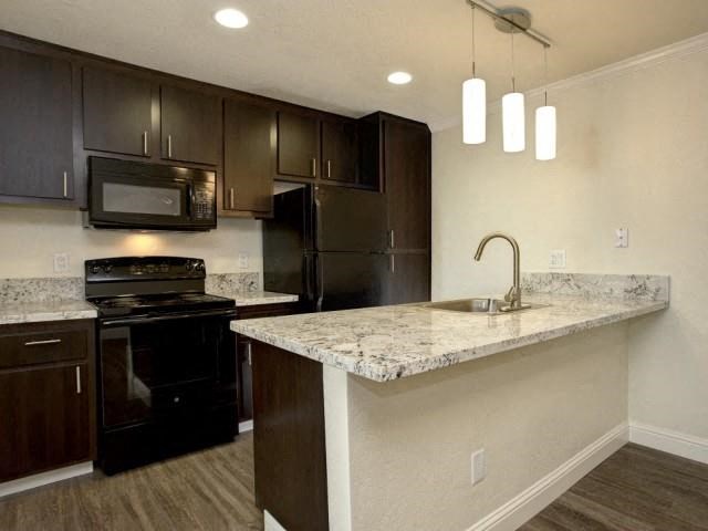 kitchen l Eclipse 96 Apartments in Fair Oaks CA
