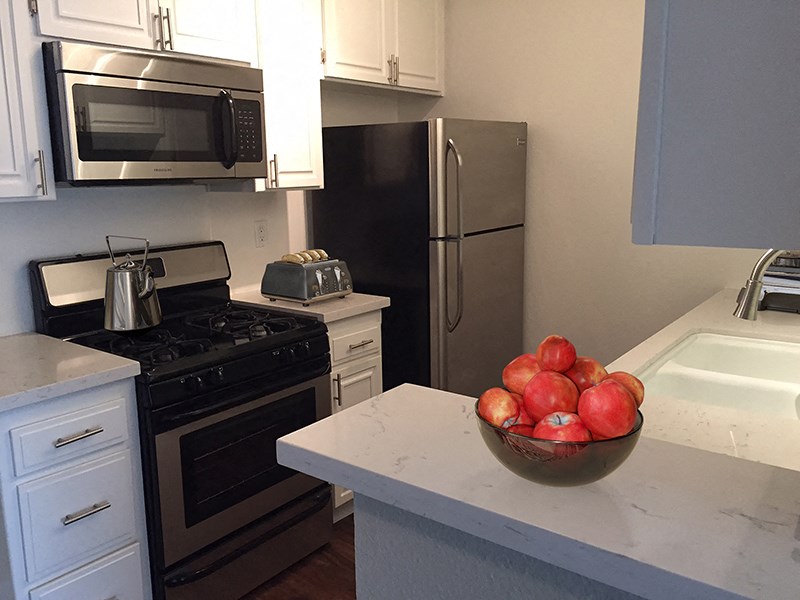 Beauitful Kitchens at Noho Gallery Apartments in North Hollywood, CA 91601