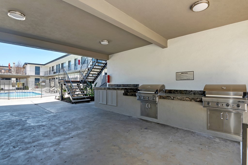 BBQ Area |Tuscany Villas North Apts for Rent