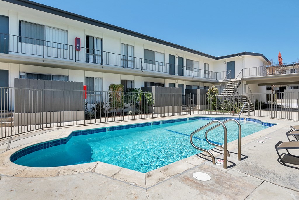 Swimming Pool | Tuscany Villas North Apts for Rent