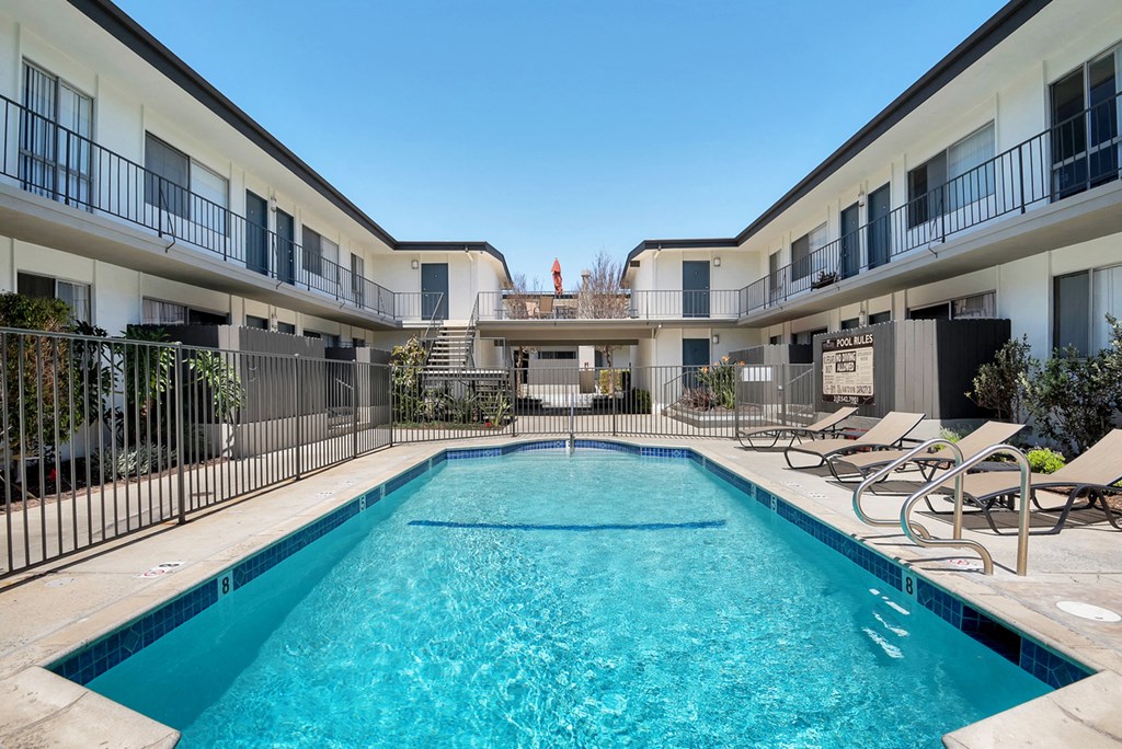 Swimming Pool | Tuscany Villas North Apts for Rent