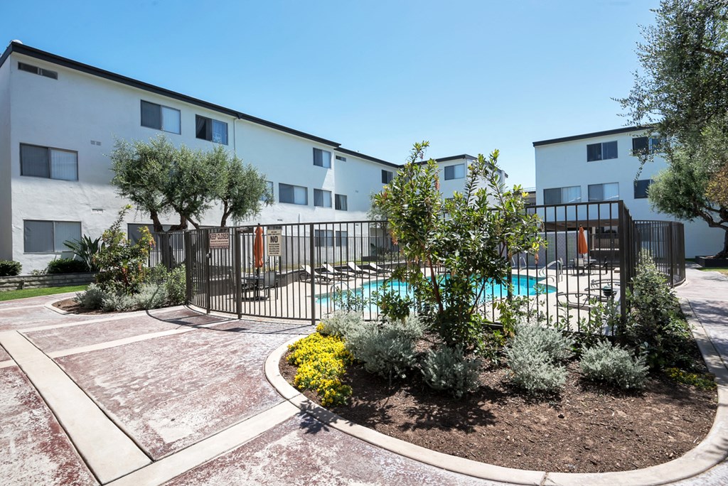 Swimming Pool | Tuscany Villas North Apts for Rent