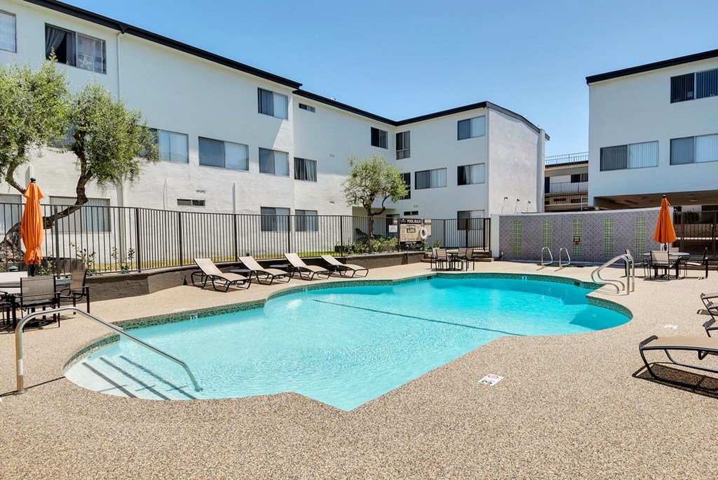 Swimming Pool | Tuscany Villas North Apts for Rent