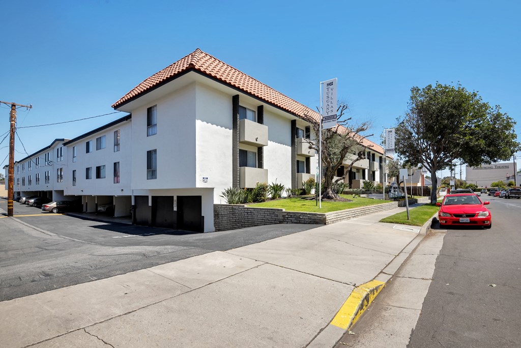Building View of Tuscany Villas North in Torrance CA