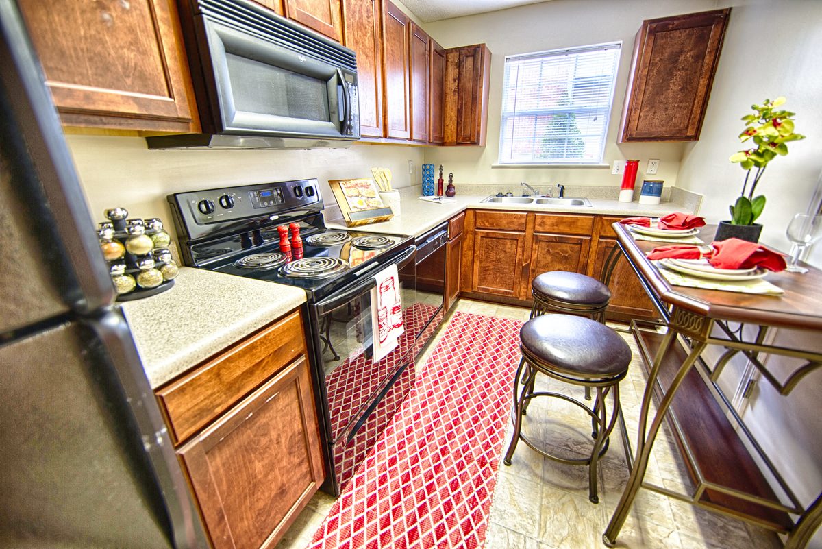 Forest Trail Apartment Homes Northport, AL, Full Size Appliances in Studio Kitchen with Dishwasher and Garbage Disposal