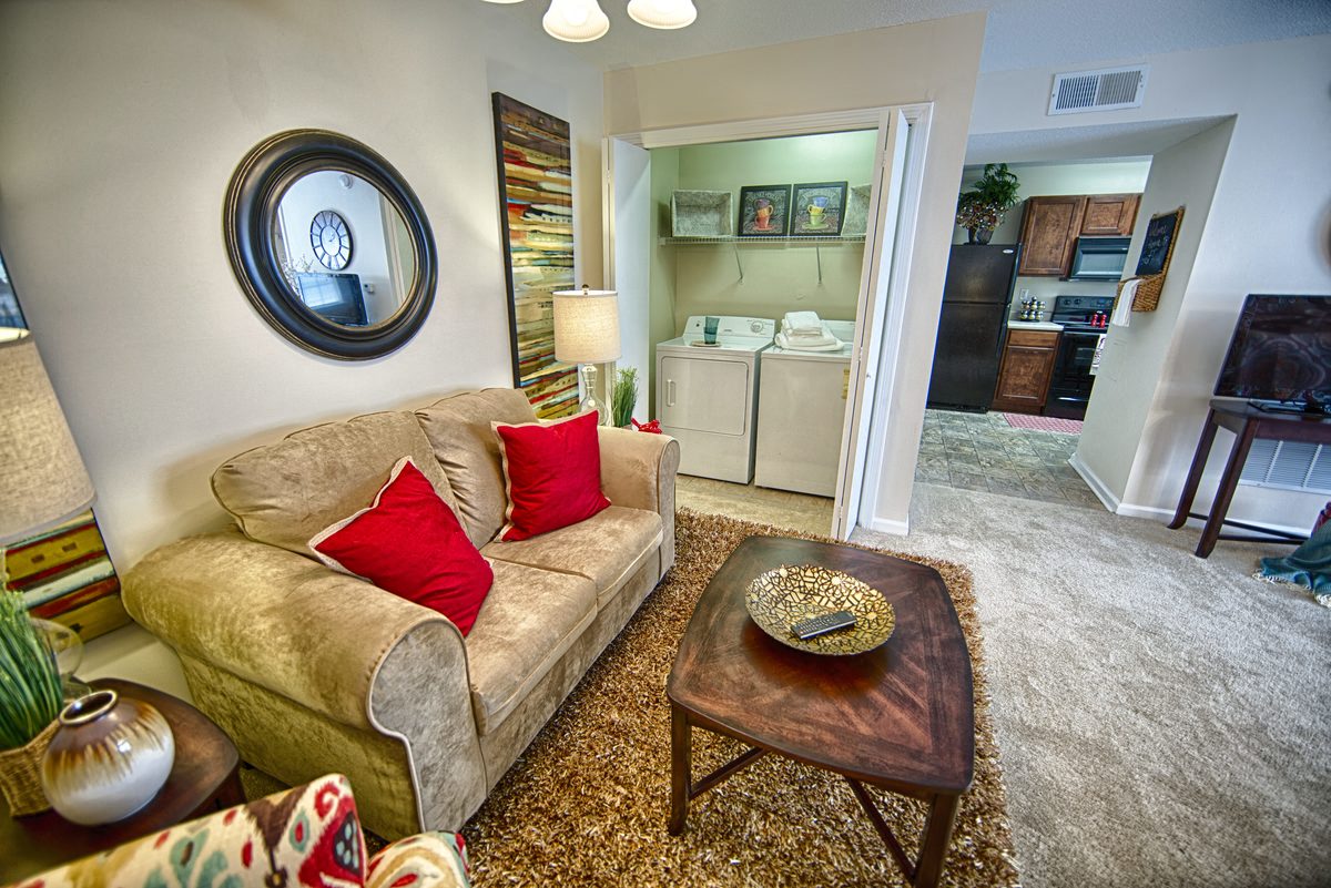 Forest Trail Apartment Homes Northport, AL, Studio Living room