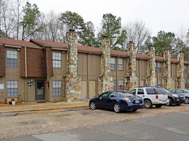 1-bedroom apartment at Tree Top Apartments in Tuscaloosa, AL